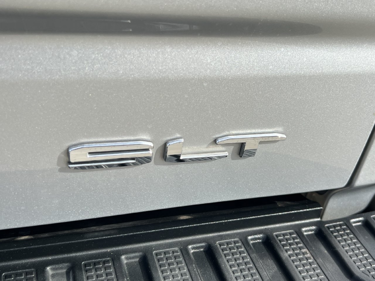 Used 2020 GMC Sierra 1500 SLT RWD image 8