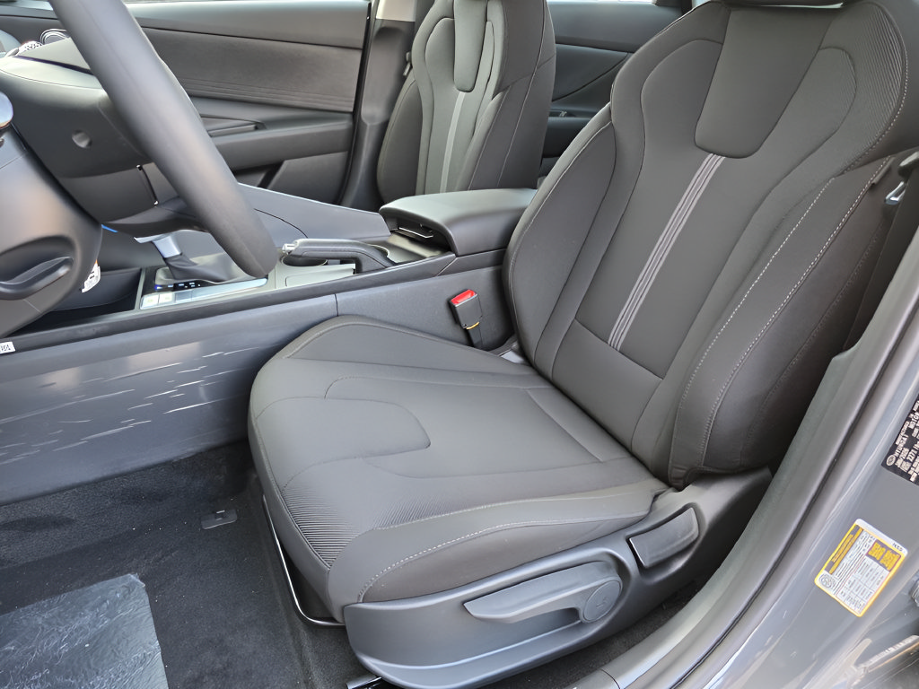 New 2026 Hyundai Elantra SE FWD image 13