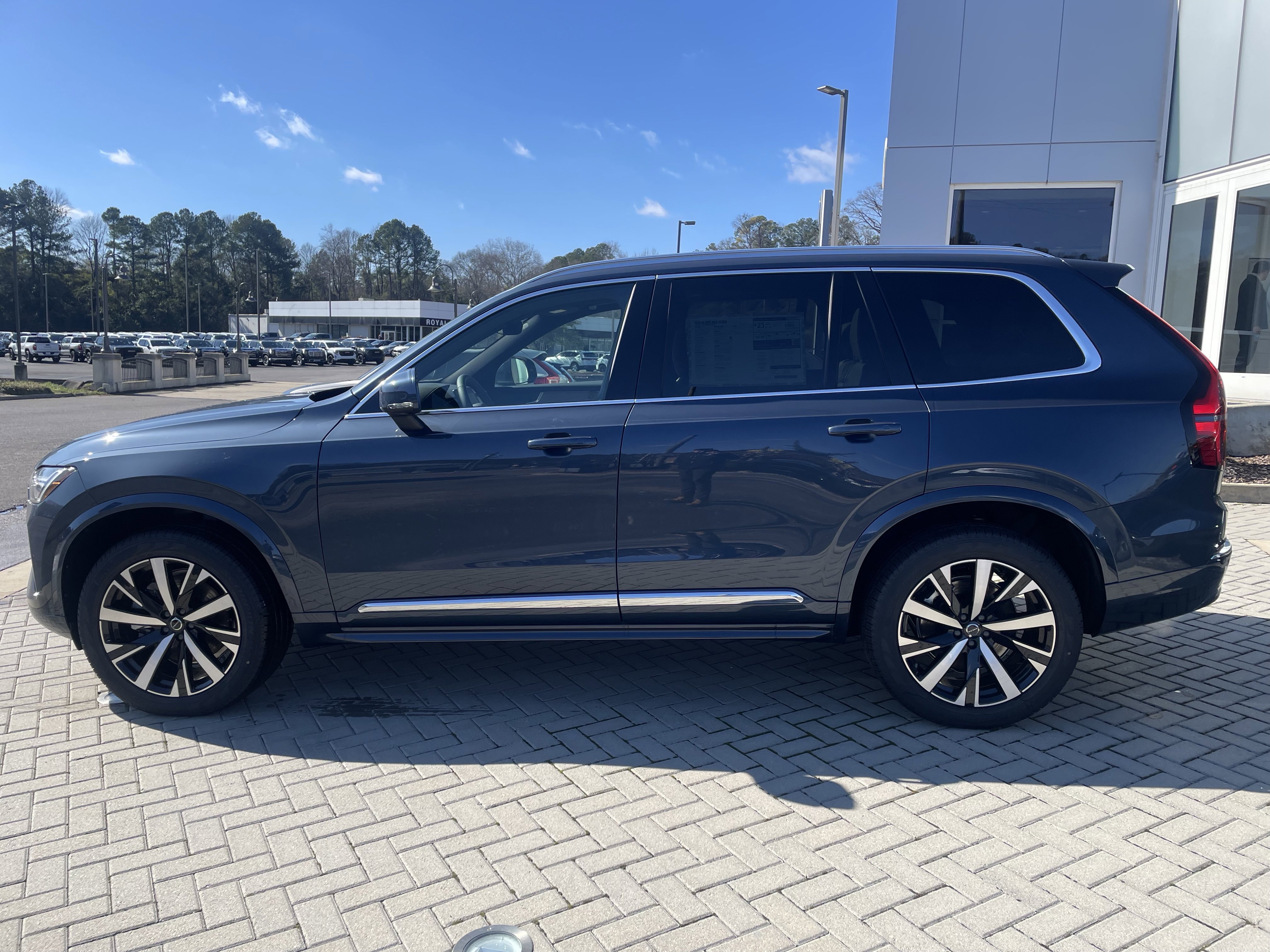 New 2026 Volvo XC90 B6 Core image 7