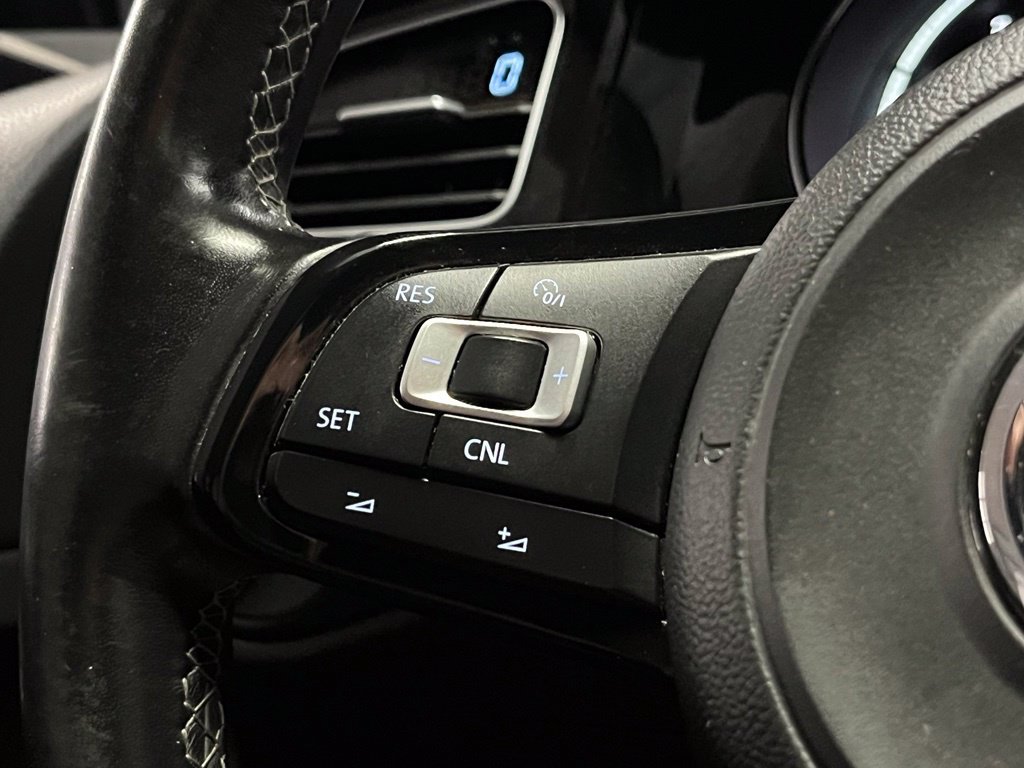 Used 2015 Volkswagen Golf R 4-Door AWD/4WD image 23