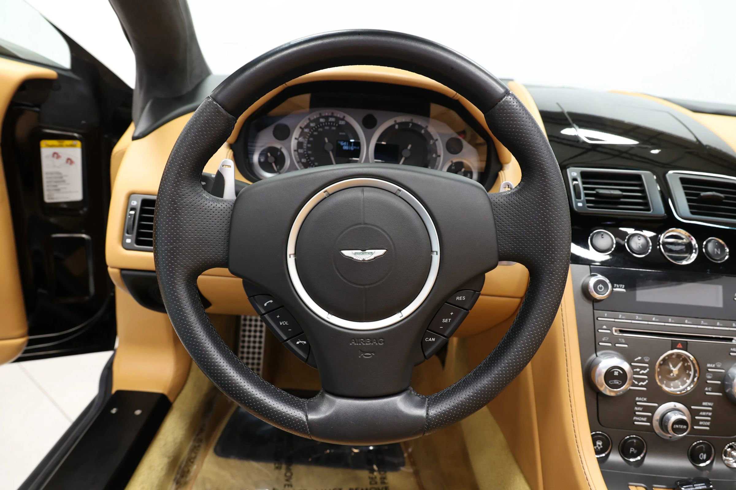 Used 2012 Aston Martin V8 Vantage Roadster image 23