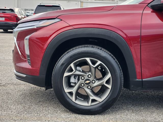 Used 2025 Chevrolet Trax LT w/ LT Convenience Package image 8