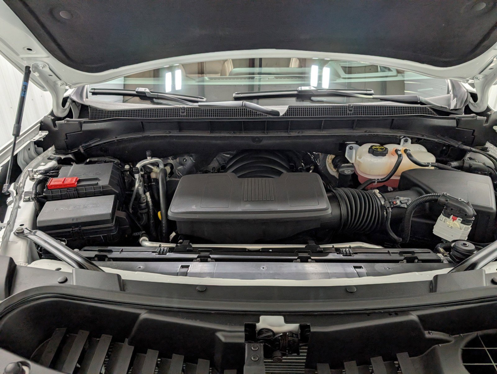 Used 2025 Chevrolet Suburban High Country image 32