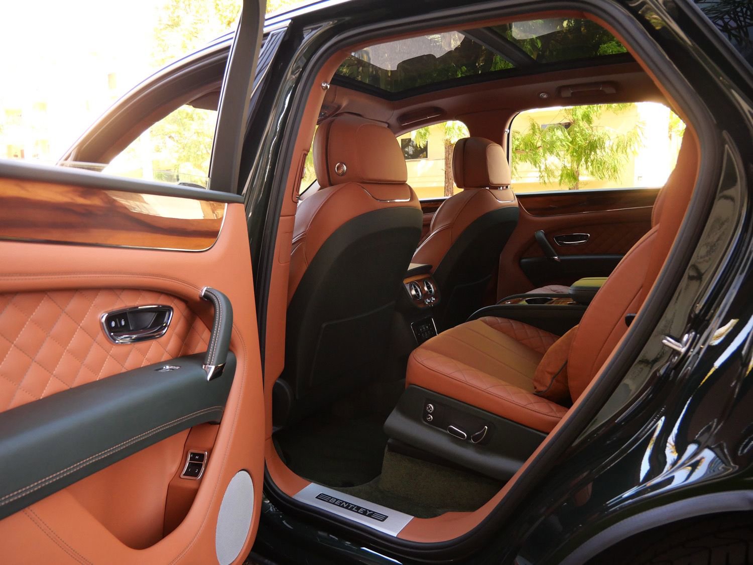 Used 2020 Bentley Bentayga image 18