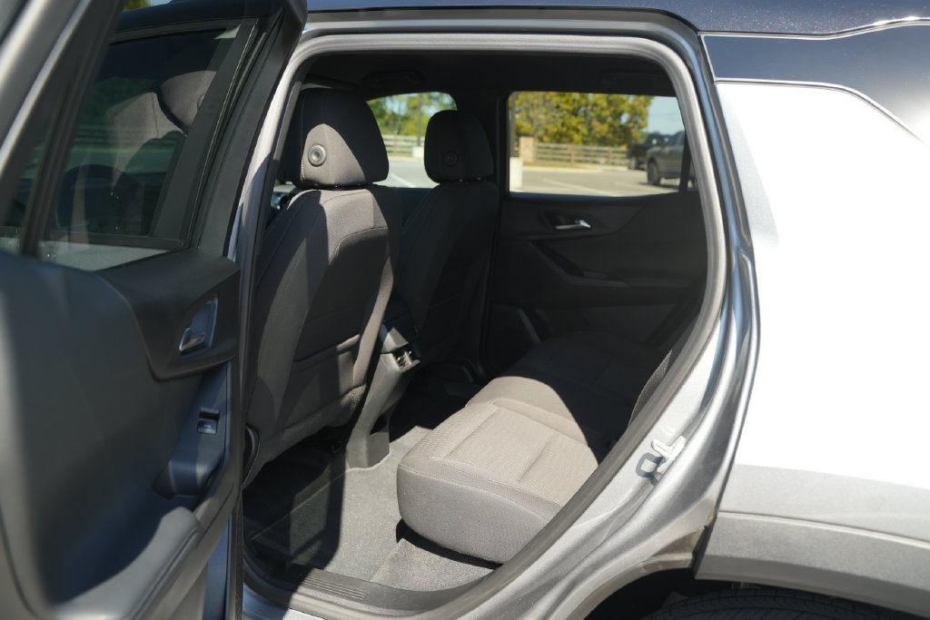 Used 2025 Chevrolet Equinox LT w/ Midnight Edition FWD image 16