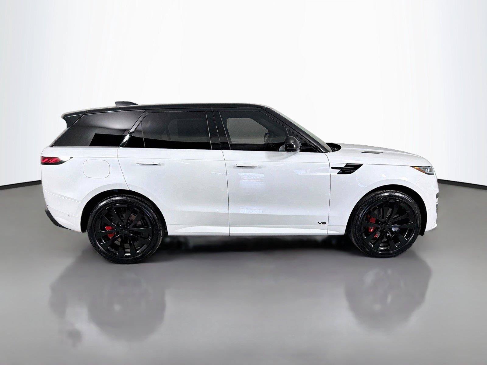 New 2027 Land Rover Range Rover Sport Dynamic SE AWD/4WD image 4