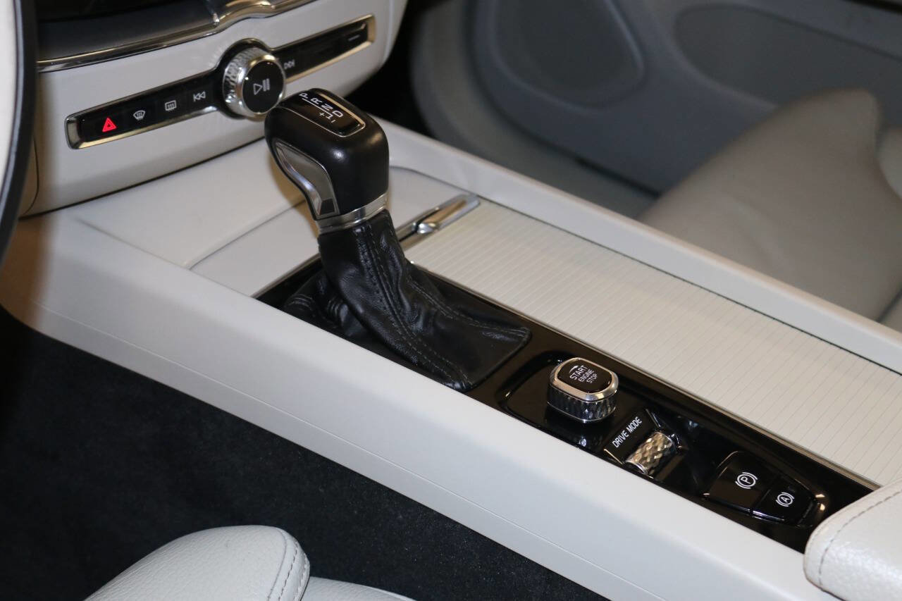 Used 2019 Volvo XC60 T5 Momentum w/ Premium Package AWD/4WD image 46