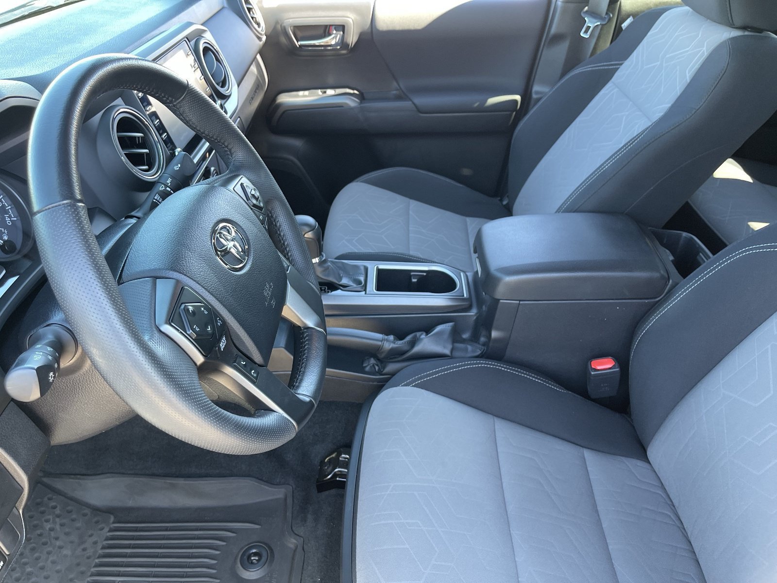 Used 2023 Toyota Tacoma TRD Off-Road w/ Technology Package AWD/4WD image 20