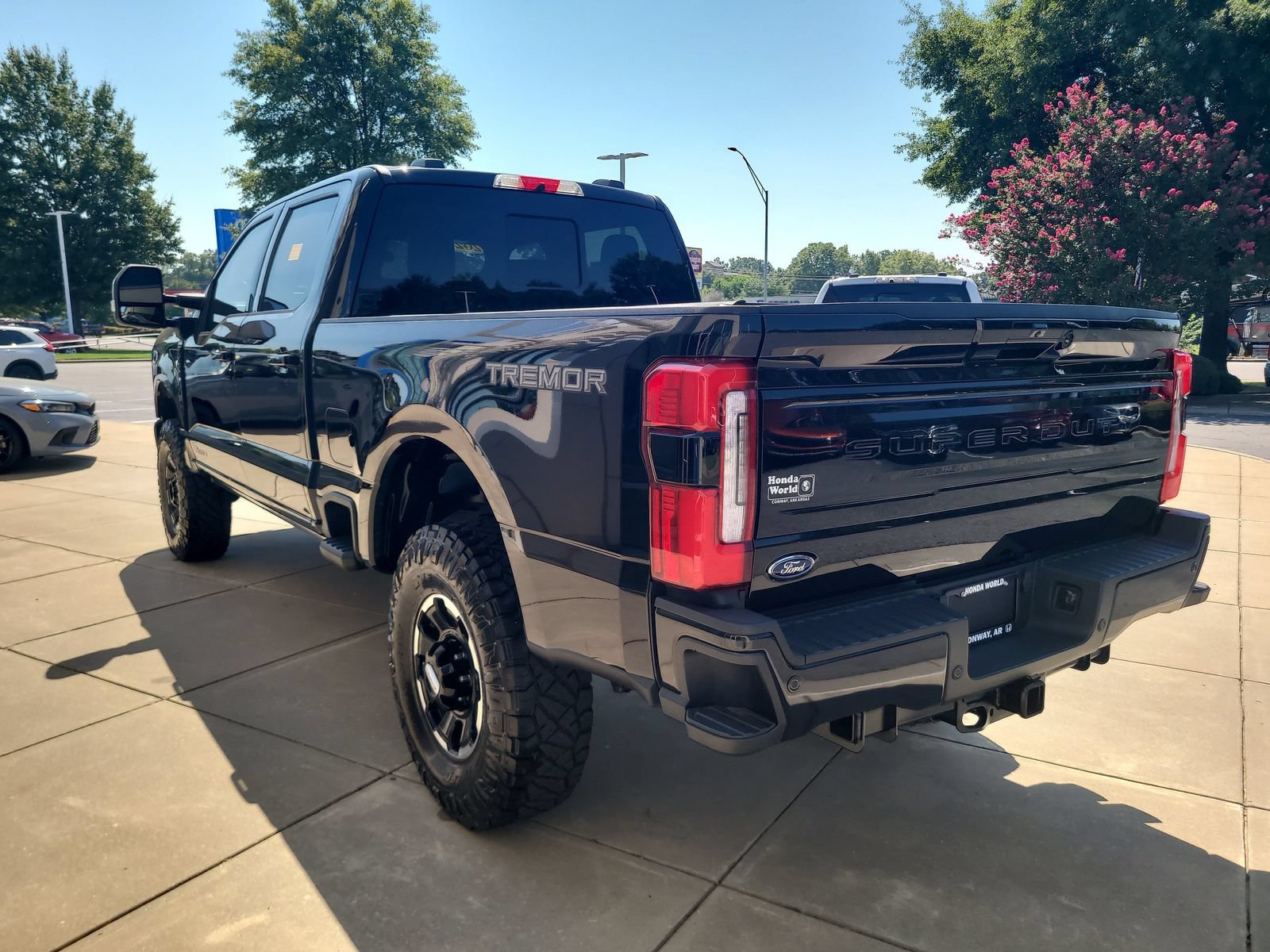 Used 2026 Ford F250 Platinum w/ Tremor Off-Road Package AWD/4WD image 5