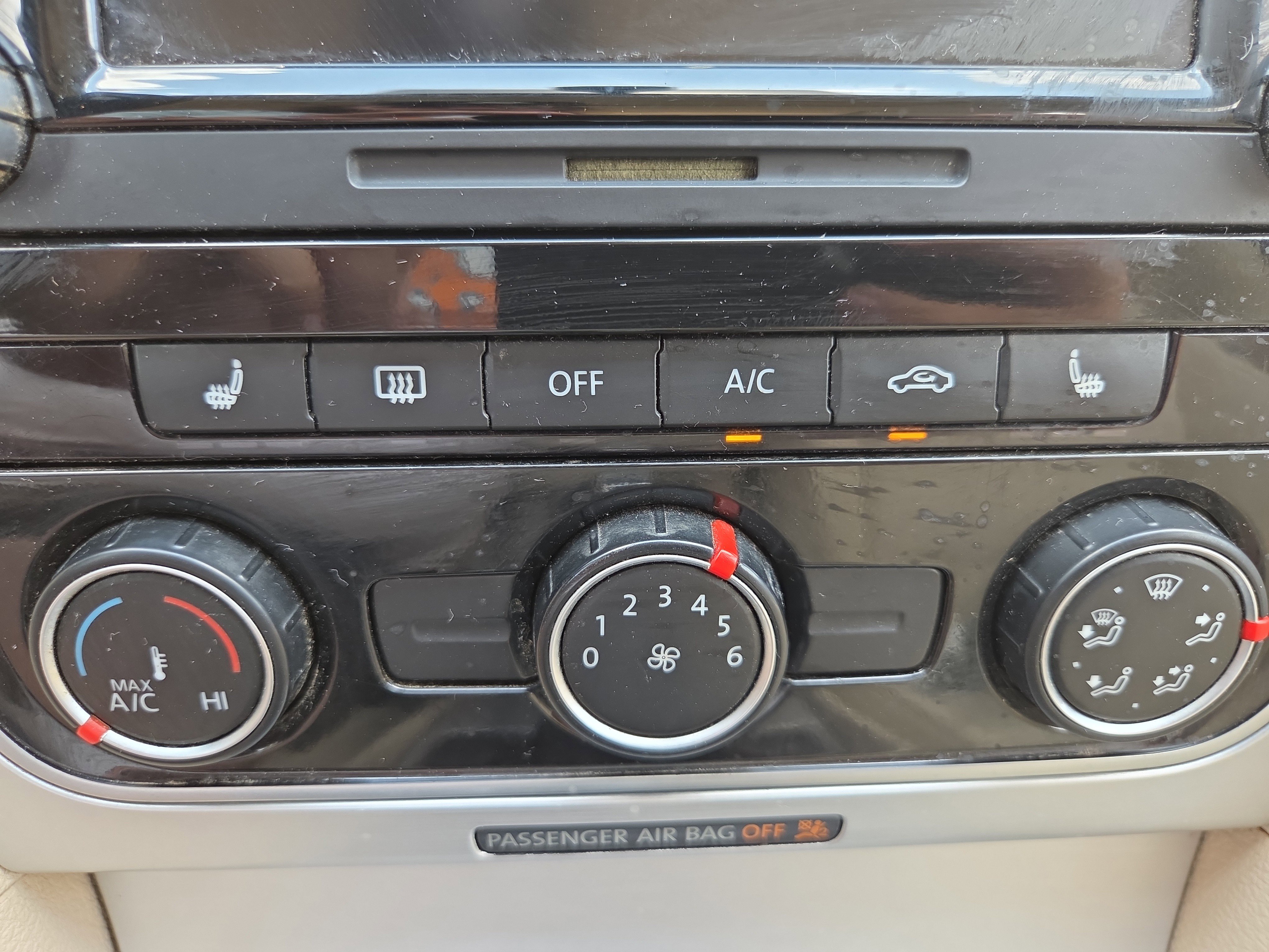 Used 2013 Volkswagen Passat TDI SE image 21