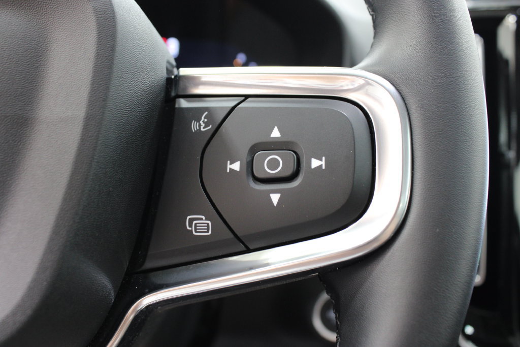 Certified 2026 Volvo XC40 B5 Plus AWD/4WD image 29