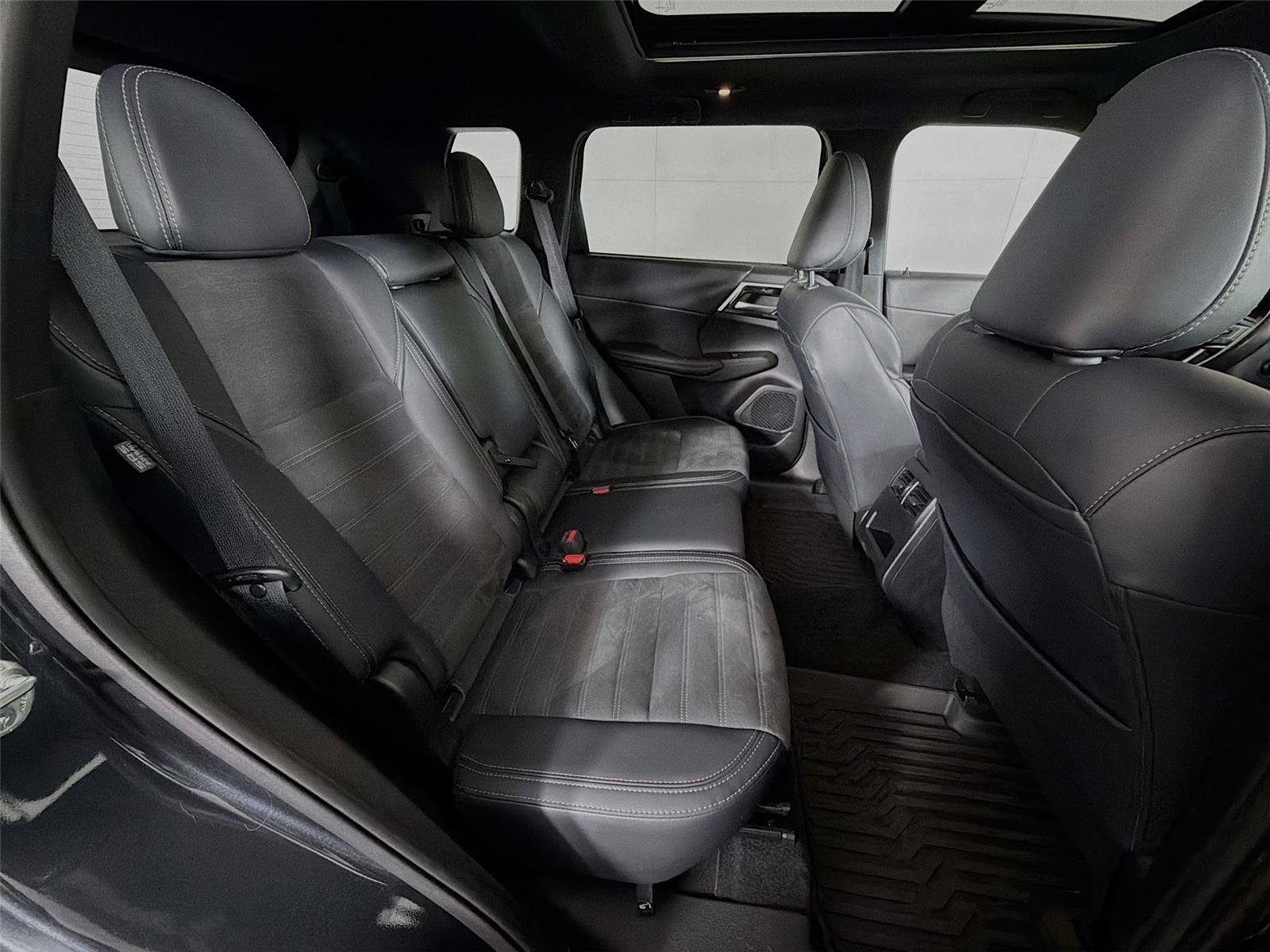 Used 2024 Mitsubishi Outlander SE Black Edition AWD/4WD image 30