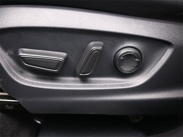 Used 2025 Toyota Corolla Cross XLE image 33