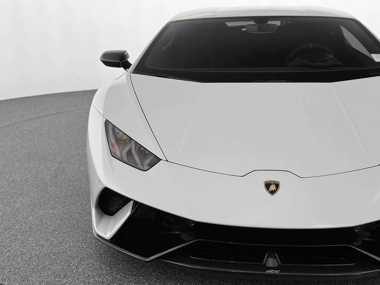 Used 2018 Lamborghini Huracan Performante AWD/4WD image 37