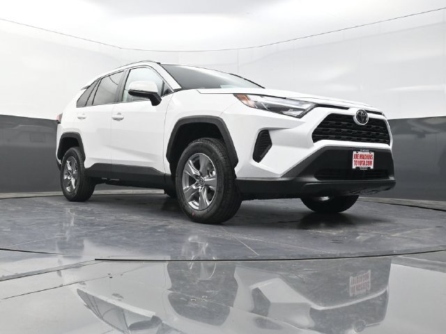 Used 2025 Toyota RAV4 XLE AWD/4WD image 30