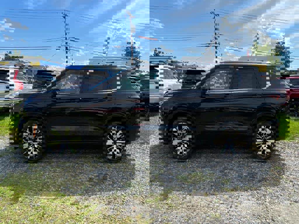 New 2025 Mitsubishi Outlander SE image 2