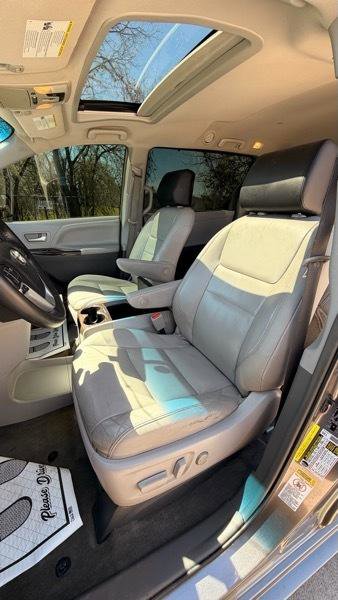 Used 2015 Toyota Sienna XLE image 8