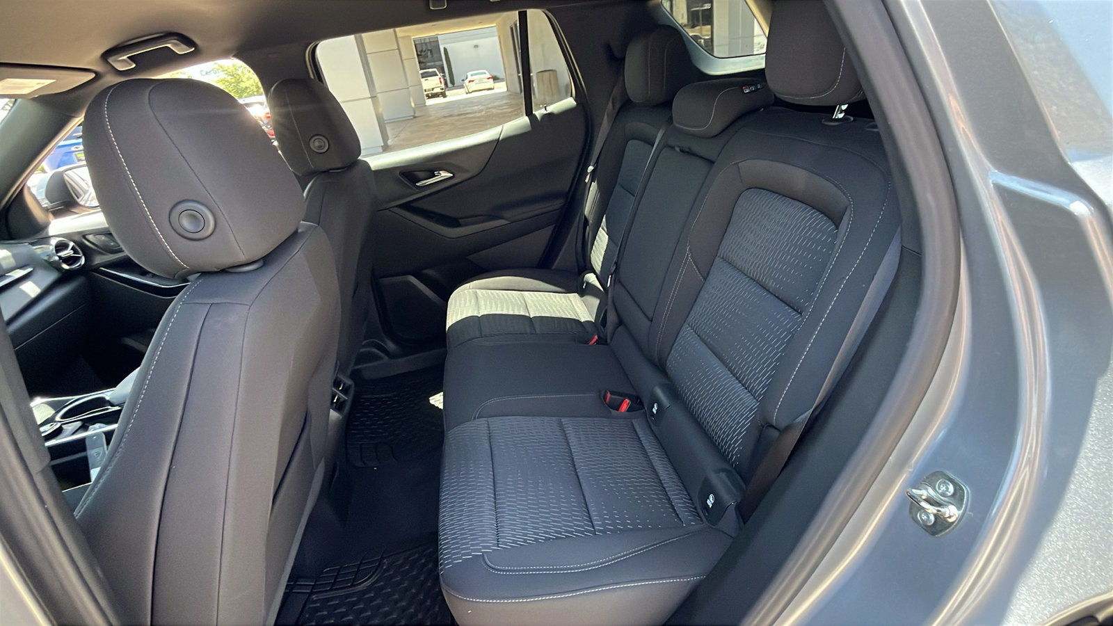 Used 2026 Chevrolet Equinox LT FWD image 24