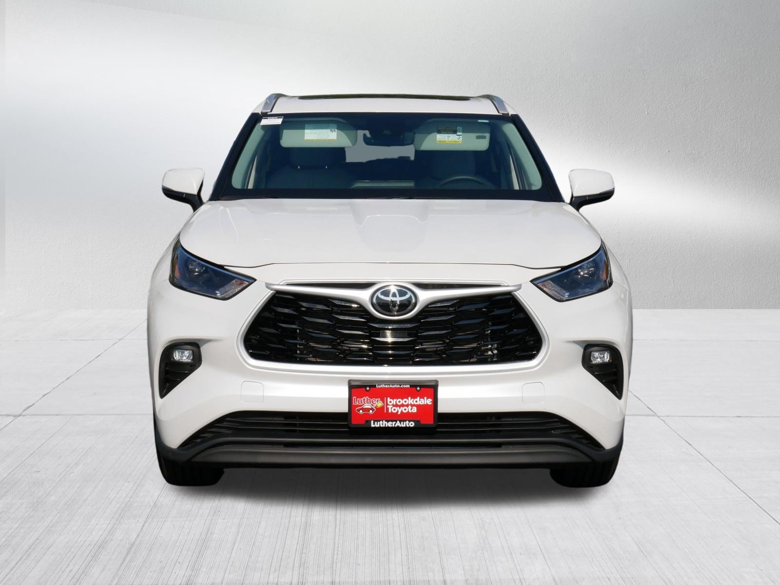 Certified 2026 Toyota Highlander XLE AWD/4WD image 2