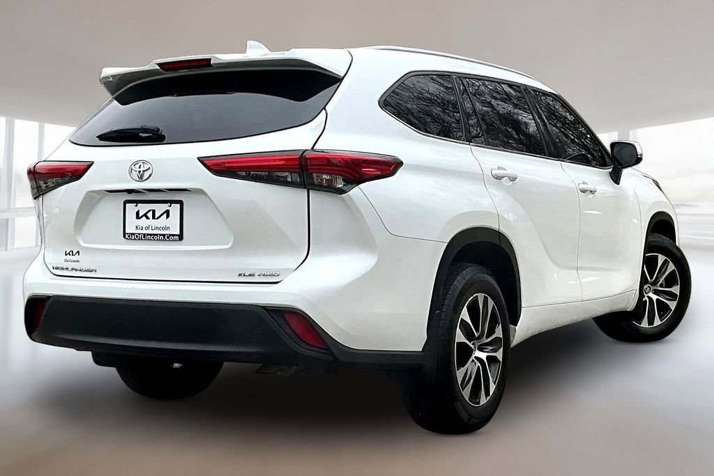 Used 2022 Toyota Highlander XLE image 6