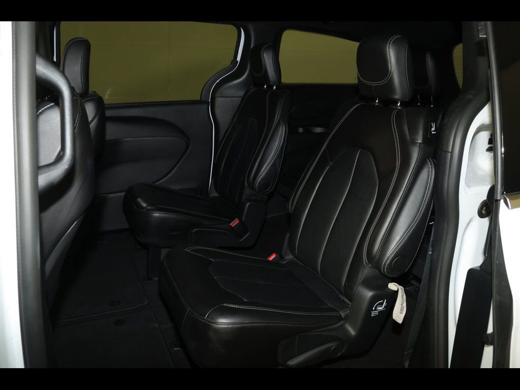 Used 2025 Chrysler Pacifica Select FWD image 28