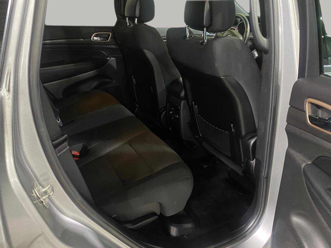 Used 2017 Jeep Grand Cherokee Laredo w/ Quick Order Package 23E AWD/4WD image 28