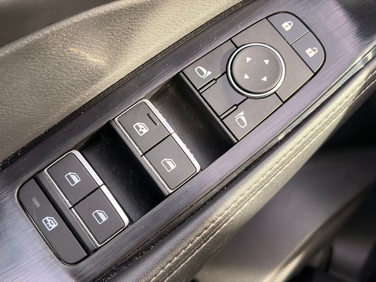 Certified 2026 Nissan Rogue SL FWD image 20