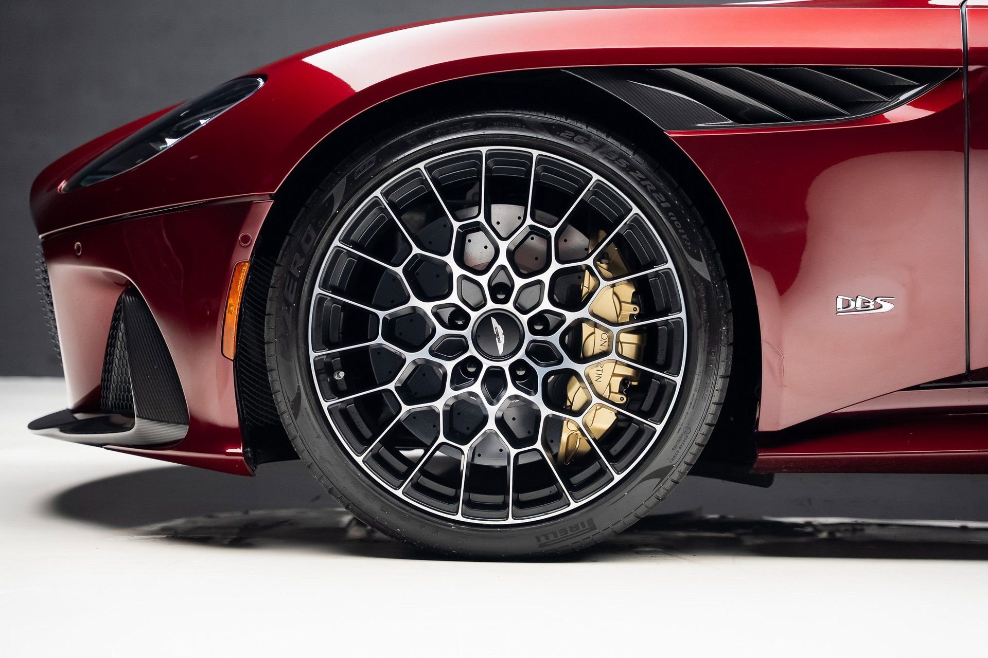 Used 2023 Aston Martin DBS Coupe image 20