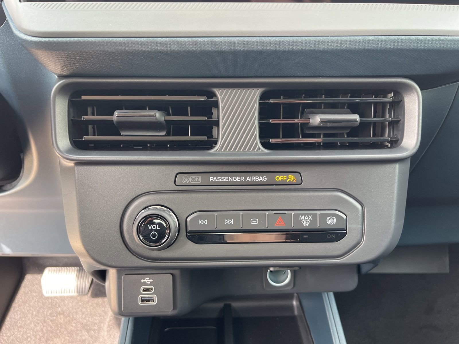 New 2025 Ford Maverick XL w/ 4K Tow Package image 15