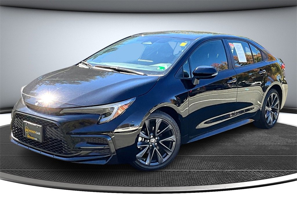 Used 2024 Toyota Corolla SE w/ Convenience Package image 3