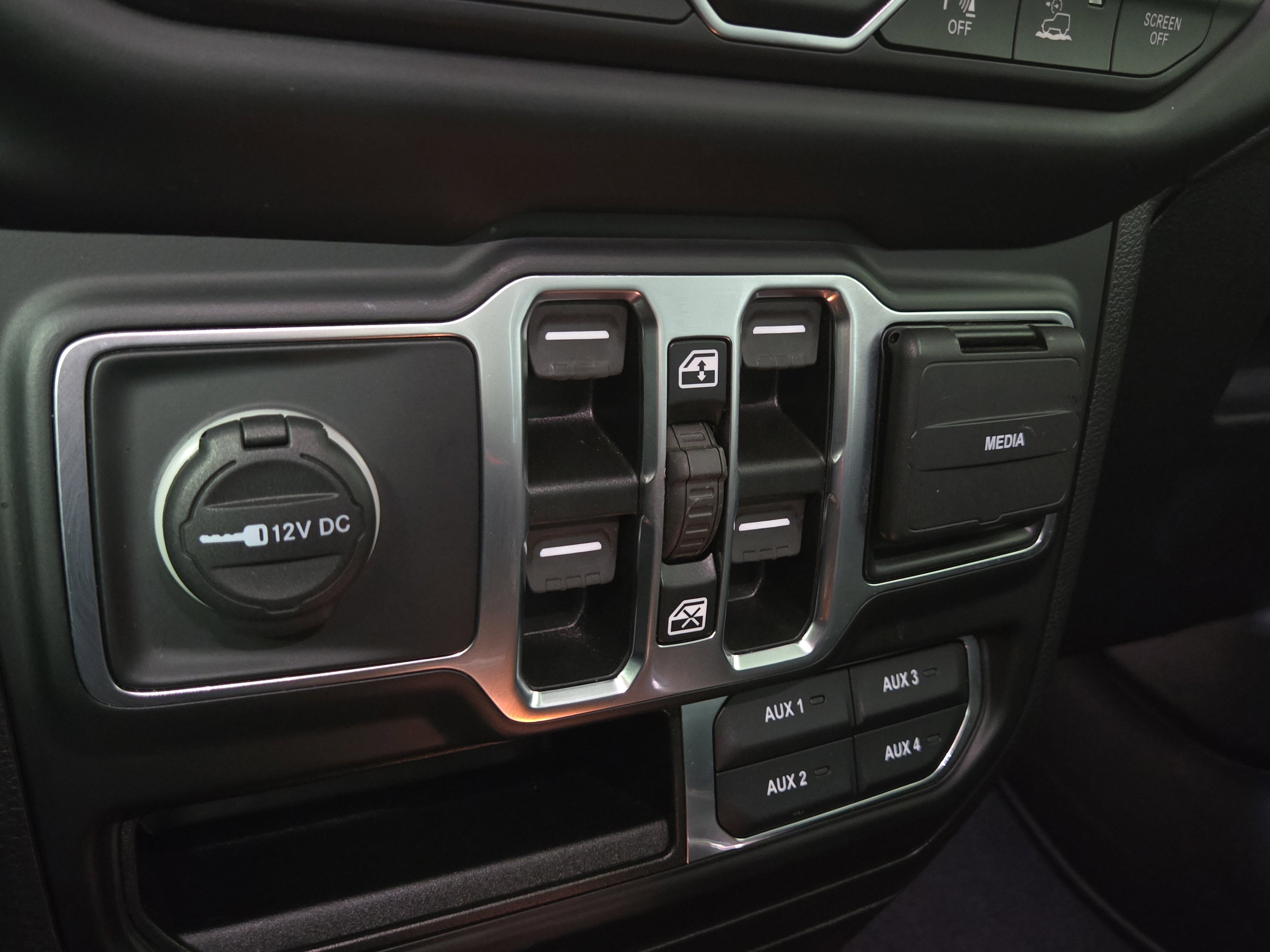 Used 2021 Jeep Wrangler Unlimited Sahara image 29