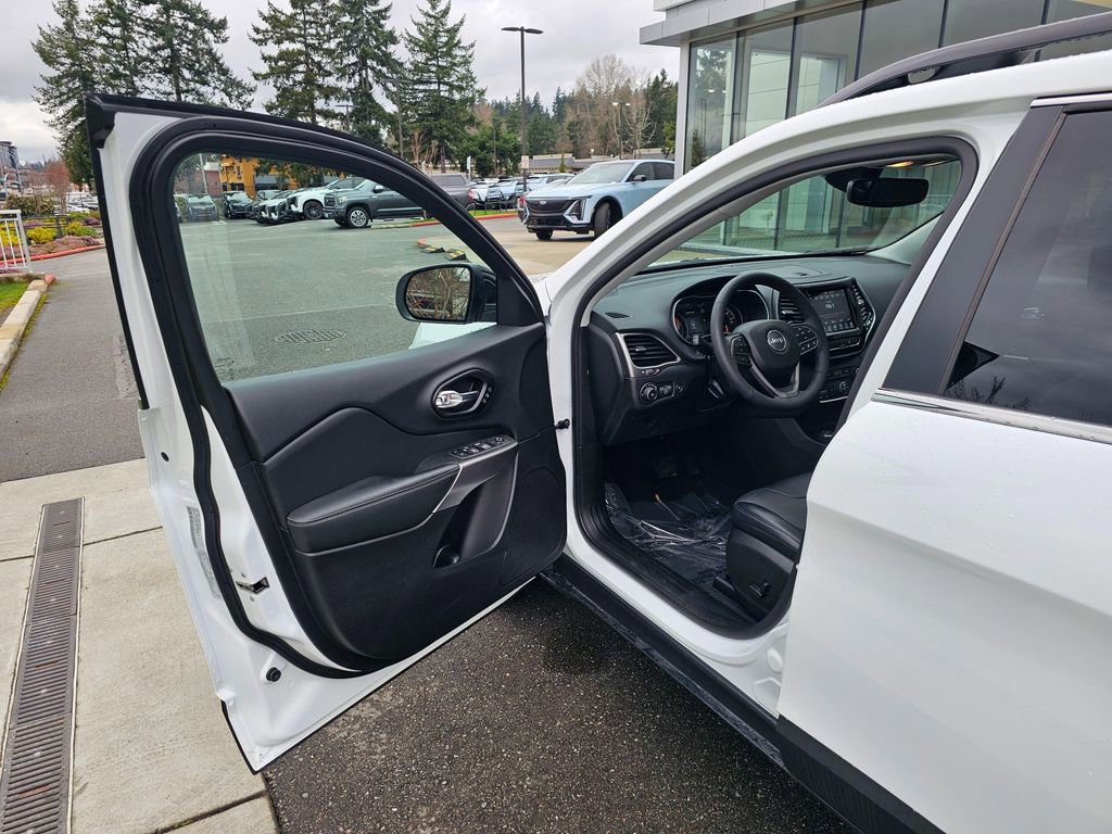 Used 2022 Jeep Cherokee Limited image 18