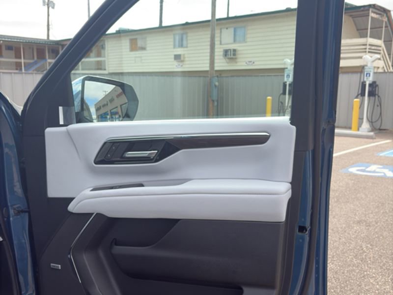 New 2026 Chevrolet Suburban Premier image 14