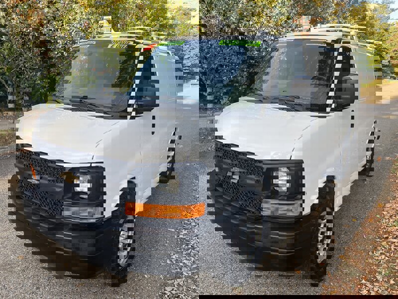 Used 2015 GMC Savana 3500 image 1