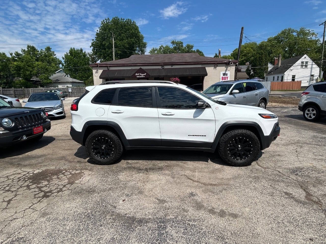 Used 2017 Jeep Cherokee Trailhawk w/ Comfort/Convenience Group AWD/4WD image 13