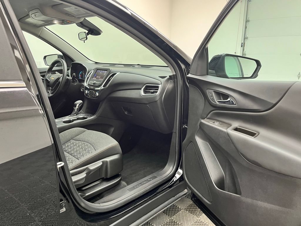 Used 2023 Chevrolet Equinox LT AWD/4WD image 30