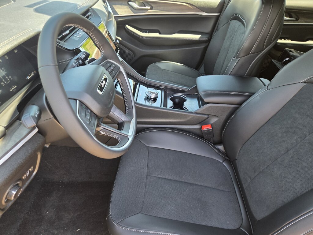 New 2026 Jeep Grand Cherokee L Altitude AWD/4WD image 8