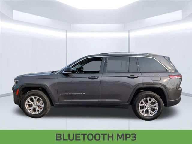 Certified 2022 Jeep Grand Cherokee Limited w/ Trailer Tow Prep Group (B) RWD image 3