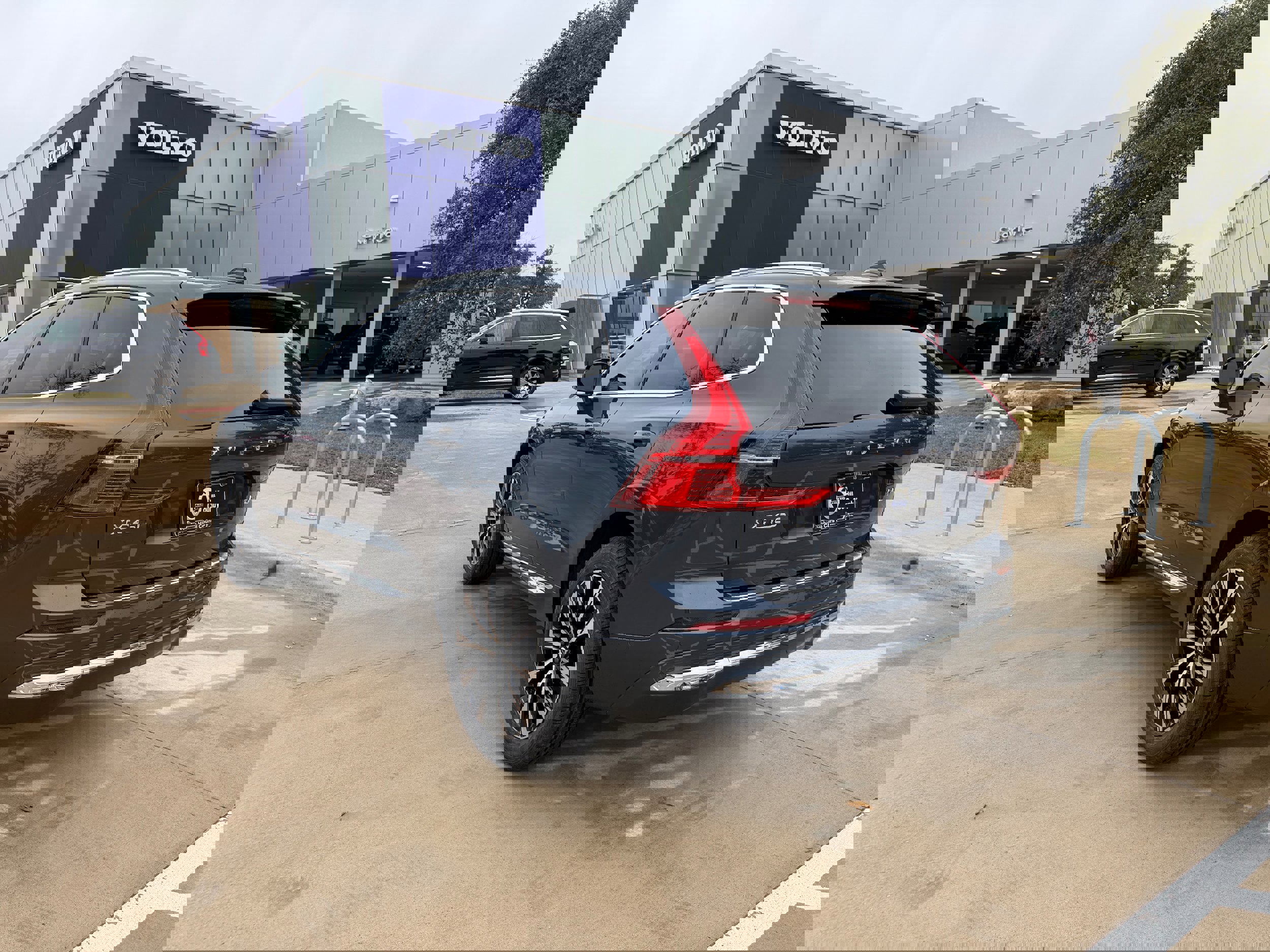 Certified 2023 Volvo XC60 B5 Plus w/ Climate Package image 4