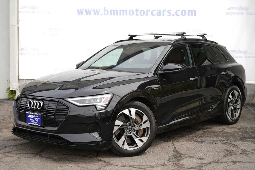 Used 2022 Audi e-tron Premium w/ Convenience Plus Package AWD/4WD image 2