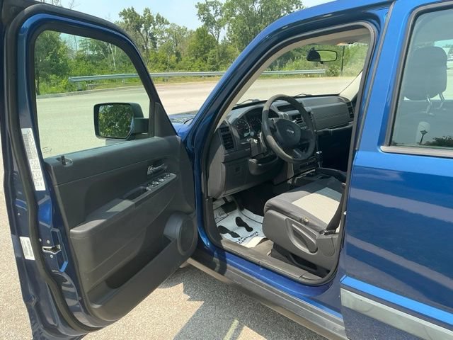 Used 2010 Jeep Liberty Sport AWD/4WD image 14