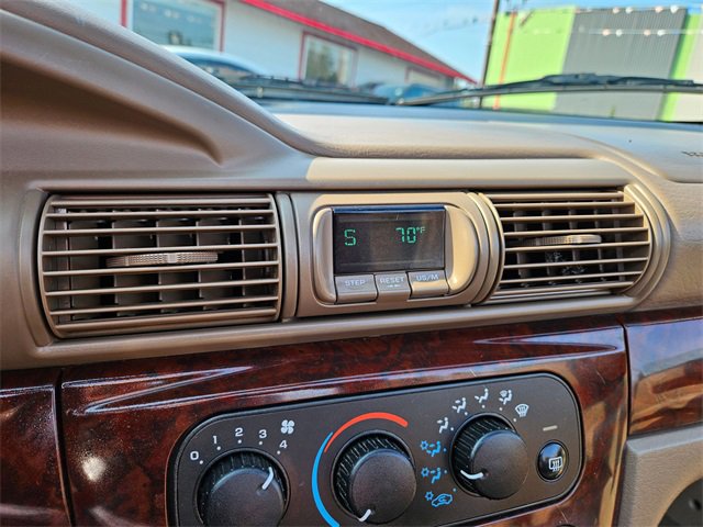 Used 2002 Chrysler Sebring LXi image 19