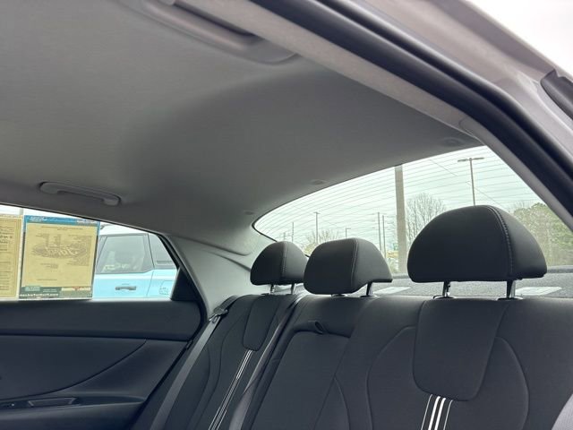 Used 2025 Hyundai Elantra SEL image 29
