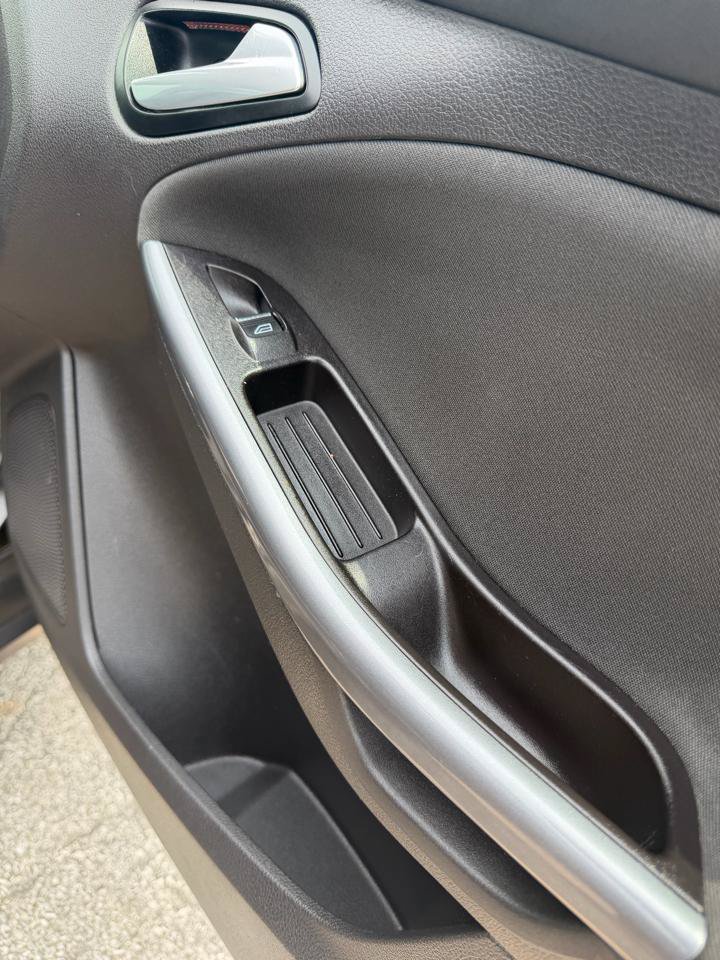 Used 2014 Ford Focus Titanium FWD image 44
