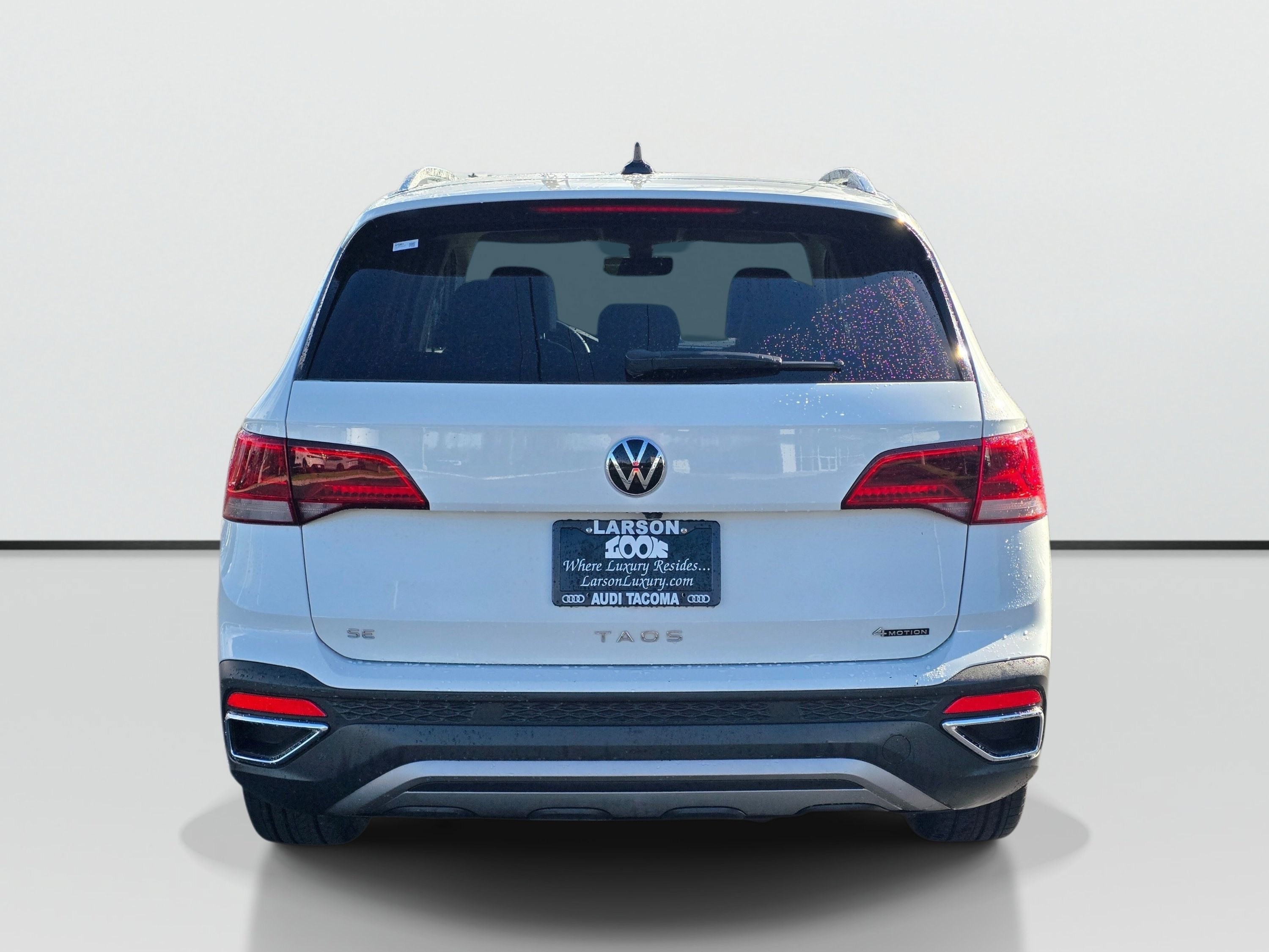 Used 2023 Volkswagen Taos SE w/ Panoramic Sunroof Package AWD/4WD image 4