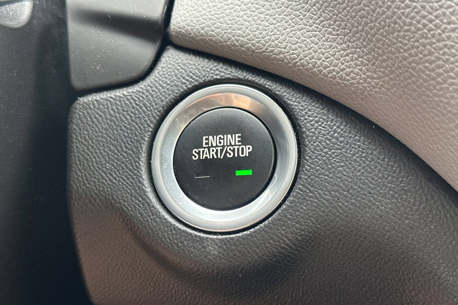 Used 2020 Chevrolet Equinox LS FWD image 32