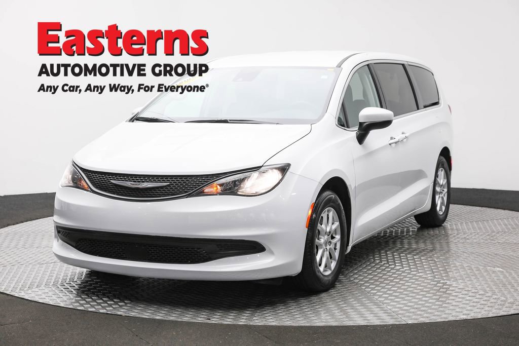 Used 2023 Chrysler Voyager LX image 1