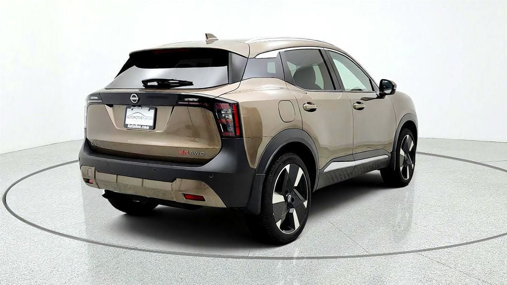 Used 2025 Nissan Kicks SR w/ Illumination Package AWD/4WD image 5