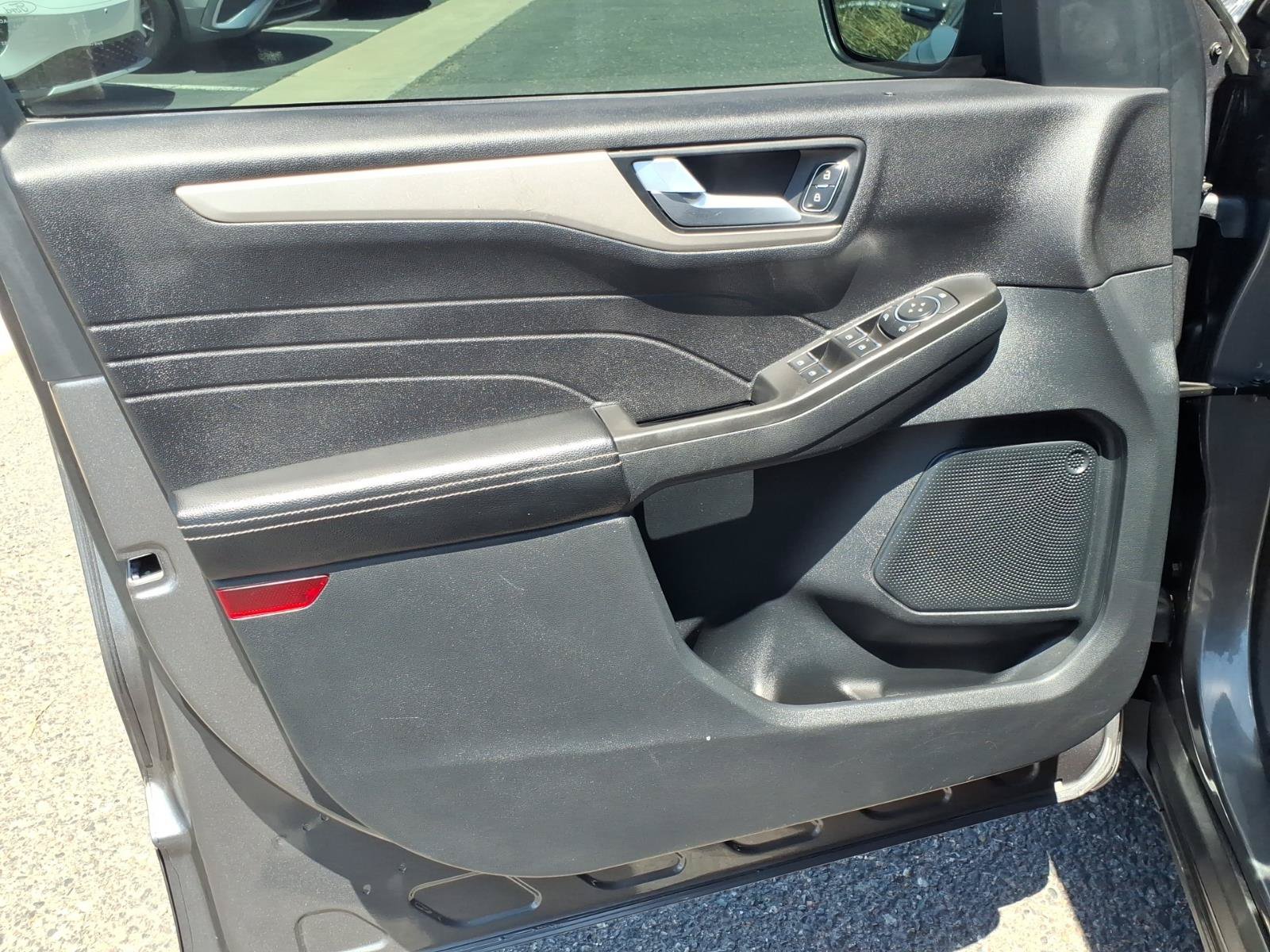 Used 2021 Ford Escape SE w/ Convenience Package FWD image 16