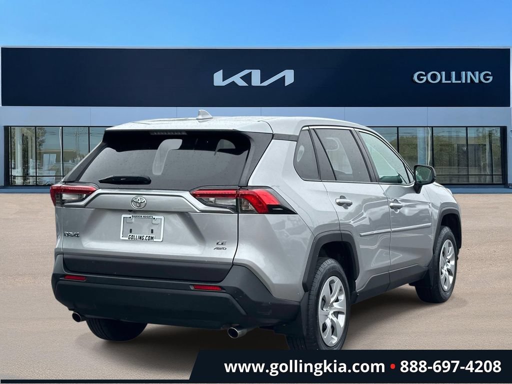 Used 2022 Toyota RAV4 LE AWD/4WD image 3